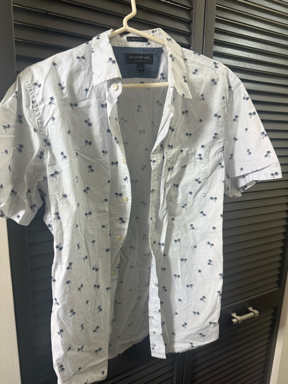Banana Republic White Short-Sleeve Shirt with Navy Palm Print